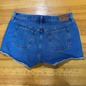 LEVI’S 501 Booty Shorts Denim Cut-offs Distressed Raw Hem Button Fly Womens W 34